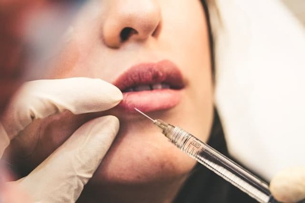 Quels sont les services proposés par les salons de médecine esthétique à Rennes ?