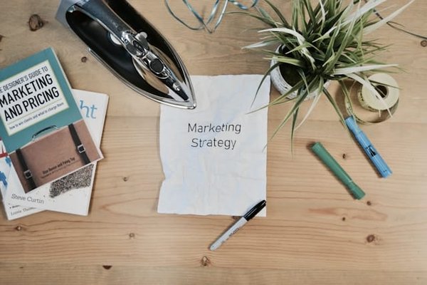 Comment peut-on bénéficier d'un réseau d'experts en marketing digital pour optimiser sa stratégie en ligne ?