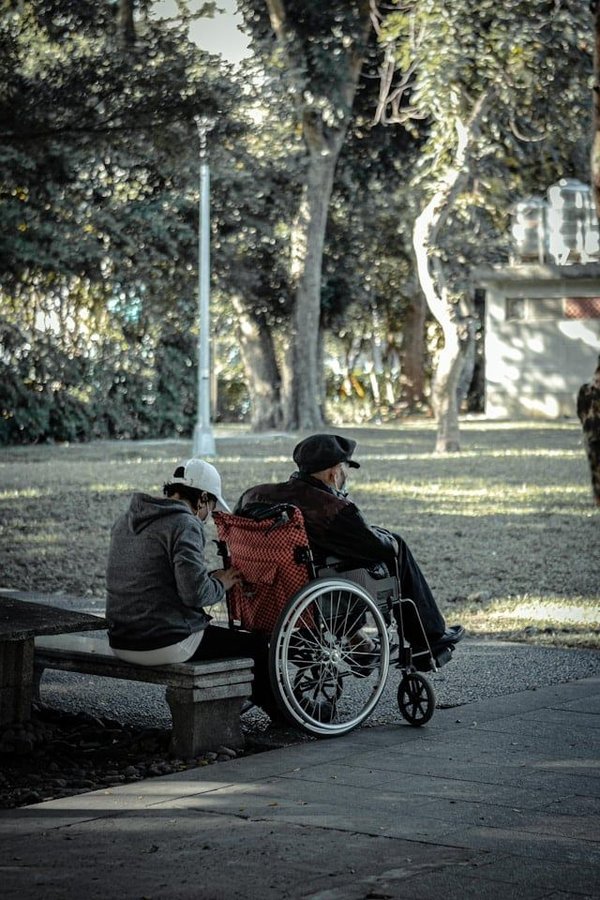 Comment choisir la rampe de seuil adaptée pour un fauteuil roulant ?